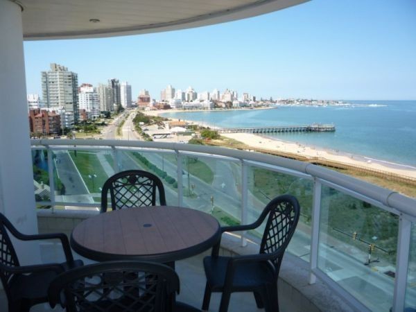 Espectacular departamento vista a la Playa Mansa y toda la Bahía de Punta del Este